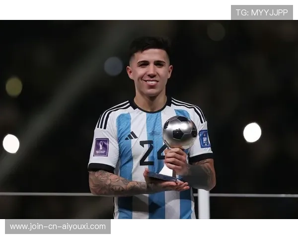 切尔西恩佐偏前位置远射破门技术细腻，打破赛场束缚