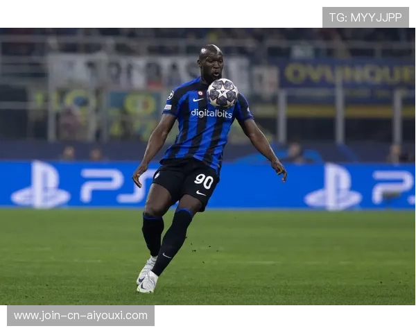 国米卢卡库背身护球后转身抽射成关键画面:从场上到训练室的突破之道 国米卢卡库背身护球后转身抽射成关键画面:从场上到训练室的突破之道