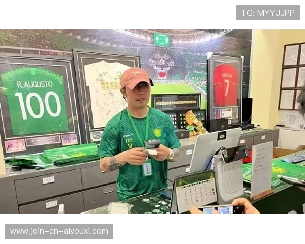 转会揭秘：老将回归国内联赛引发媒体与球迷热议，老将复出