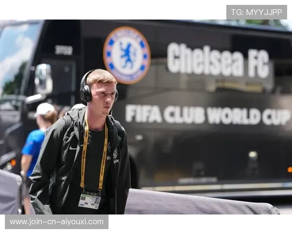 切尔西右路制造连续威胁,帕尔默横敲被破坏 切尔西右路制造连续威胁,帕尔默横敲被破坏