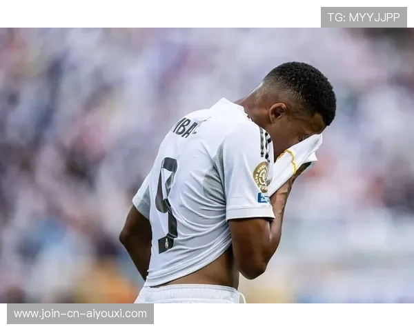 皇马训练罗德里戈连过三人引队友欢呼