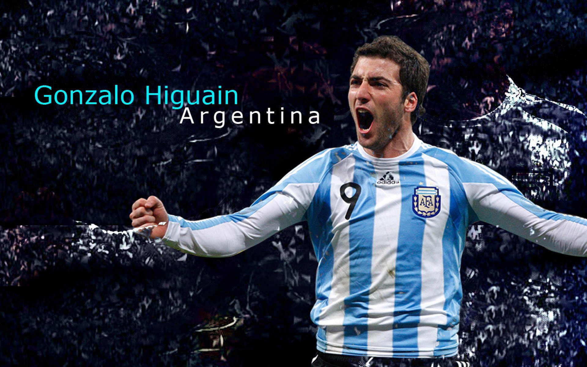 摔跤传统式公开赛 多民族选手穿民族服饰同台竞技